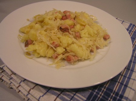 Halušky s uzeným masem a kyselým zelím